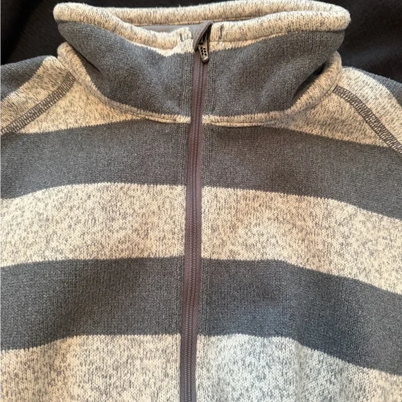 Patagonia Zip-Up 1/2 zip in dark Gray and light grey Stripes kangaroo pocket - Picture 13 of 16